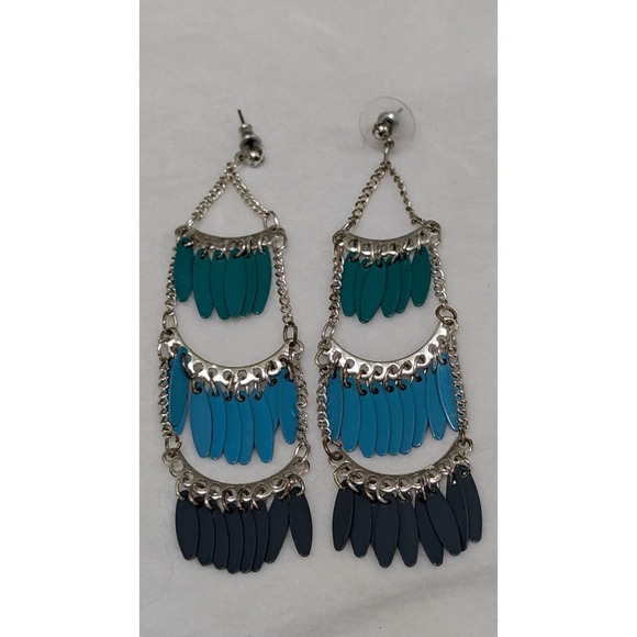 Turquoise Blues and Silver Turtle pendant necklace and Chandelier Earrings - Picture 3 of 5